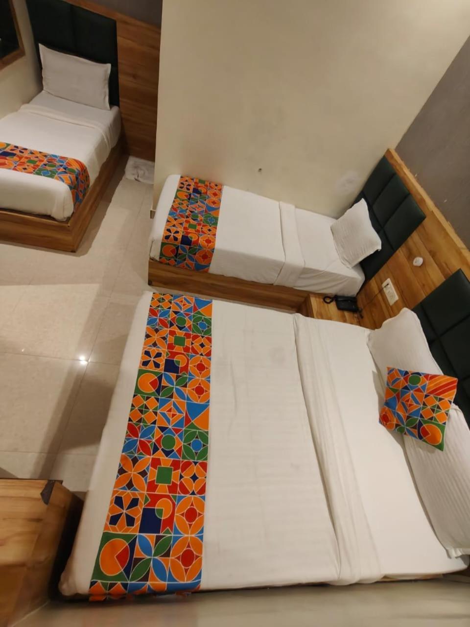 Hotel Sun City Near Saifee Hospital And Hn Reliance Hospital Bombaim Exterior foto