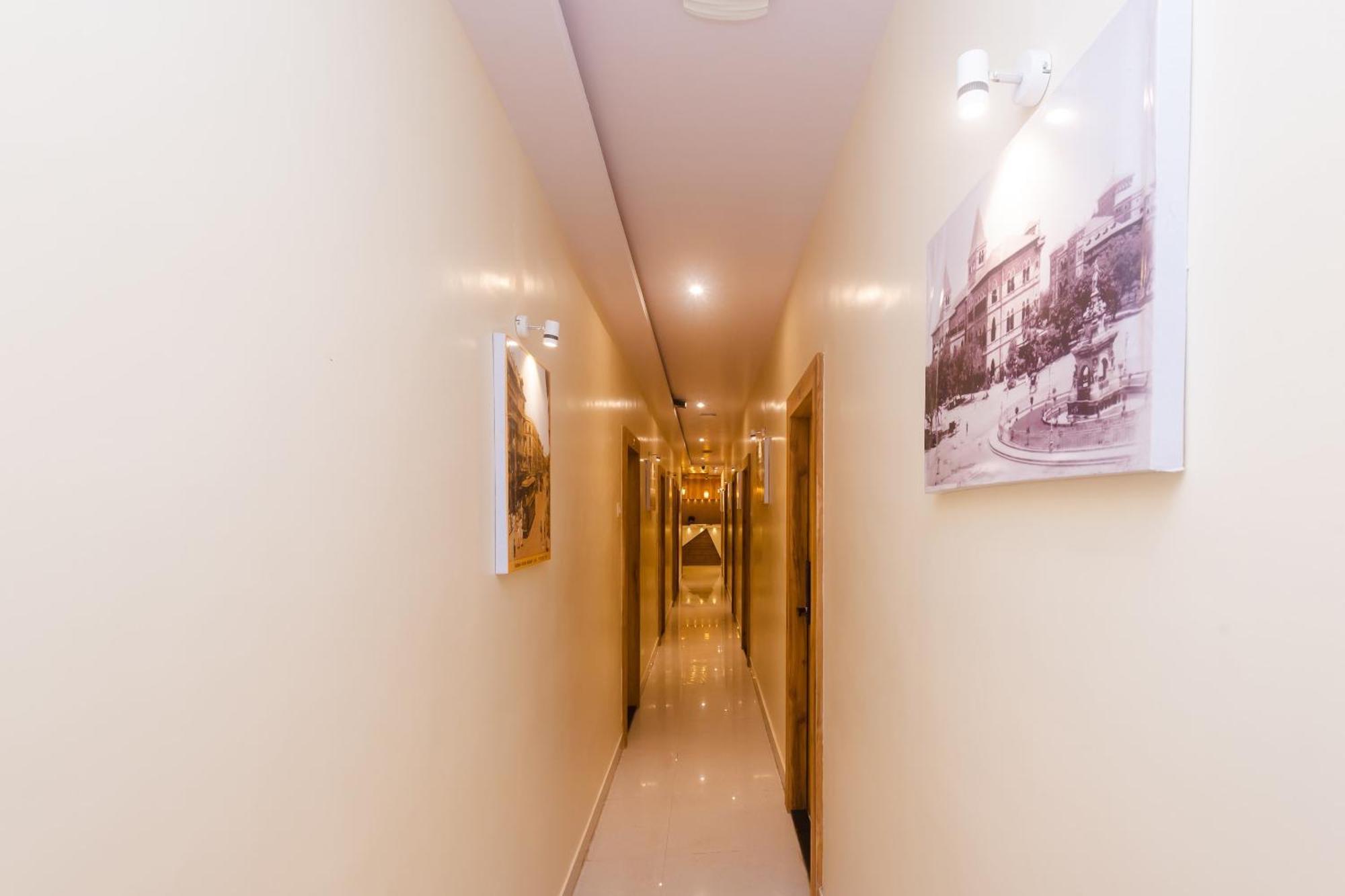 Hotel Sun City Near Saifee Hospital And Hn Reliance Hospital Bombaim Exterior foto