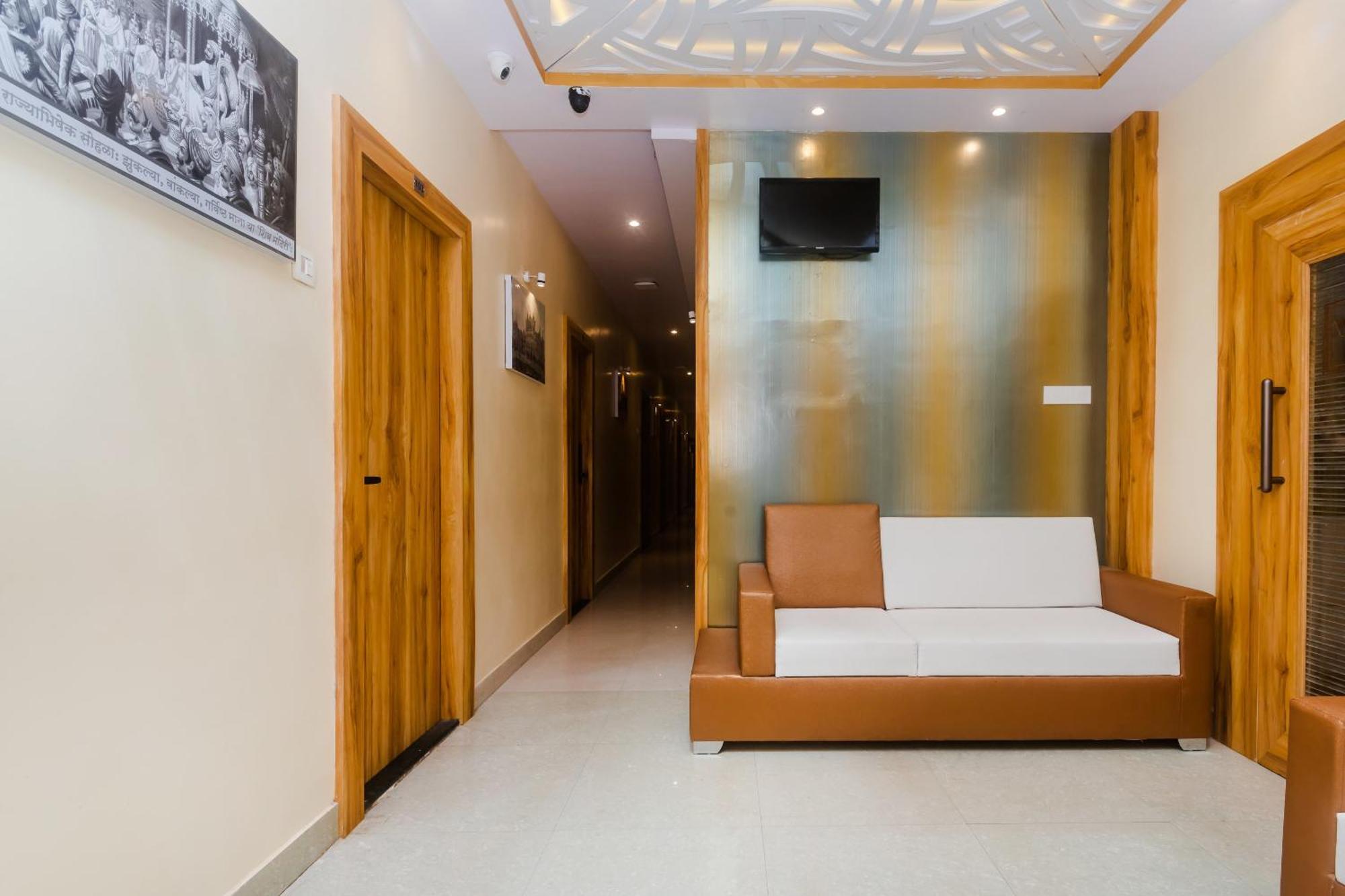 Hotel Sun City Near Saifee Hospital And Hn Reliance Hospital Bombaim Exterior foto
