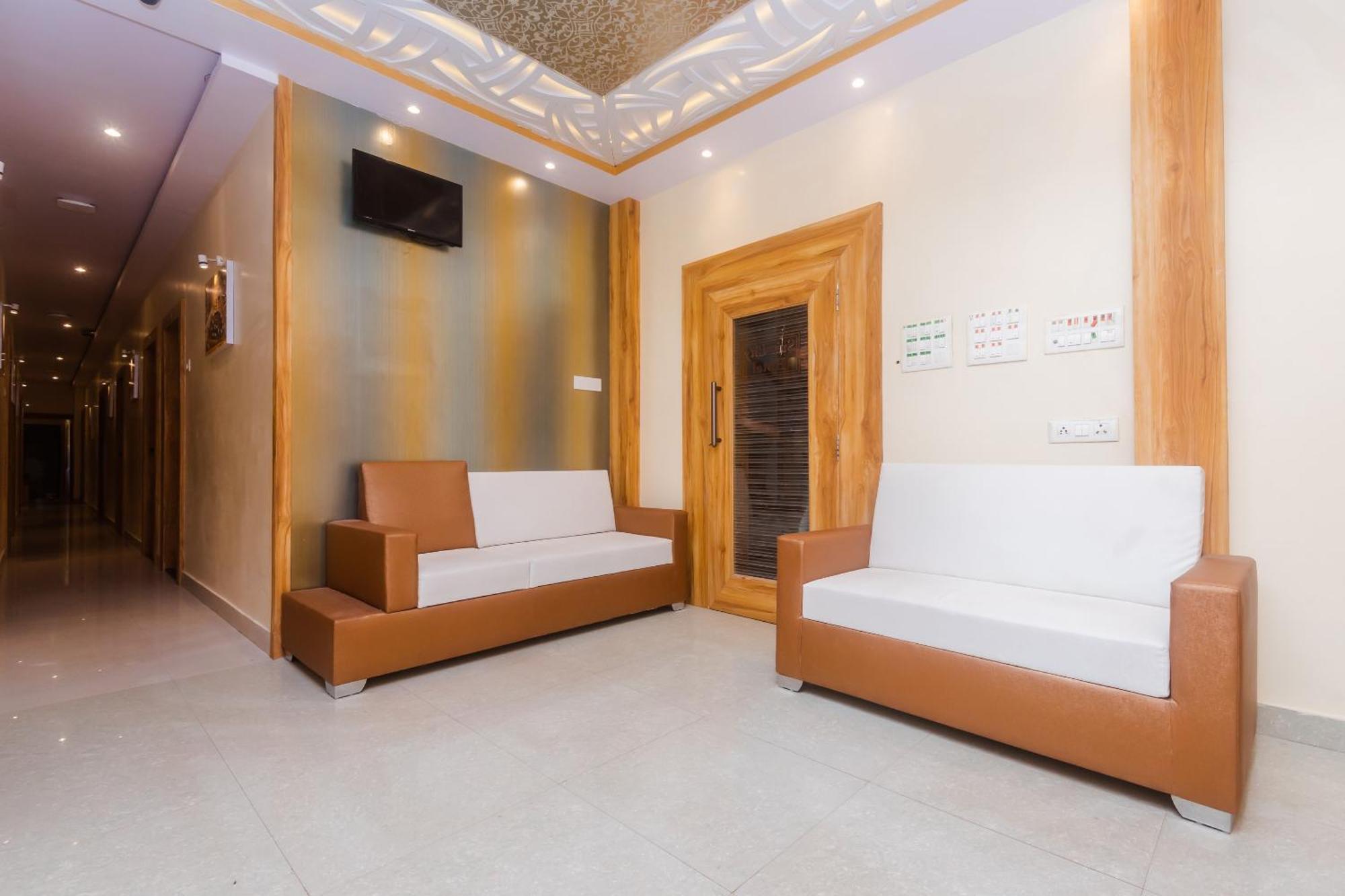 Hotel Sun City Near Saifee Hospital And Hn Reliance Hospital Bombaim Exterior foto
